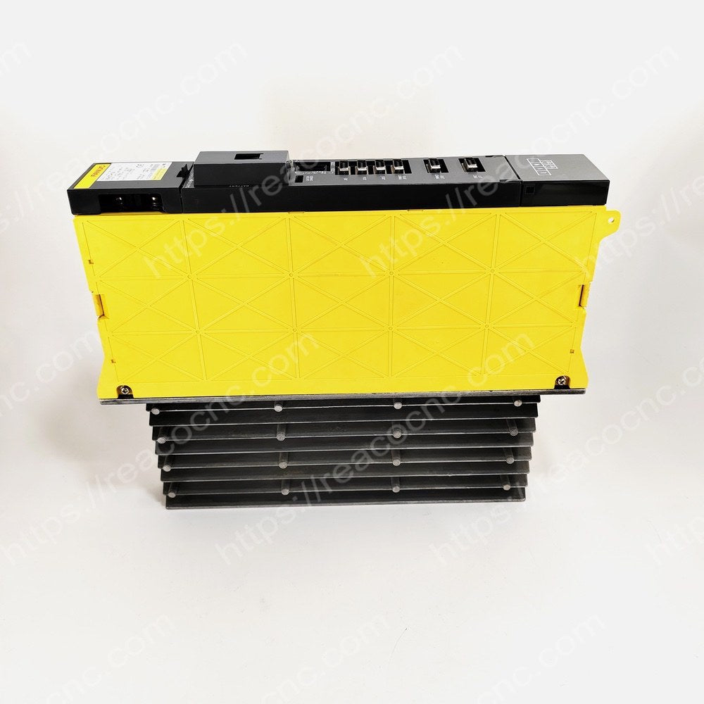 Front view of A06B-6079-H104 Fanuc SVM1-40L servo drive