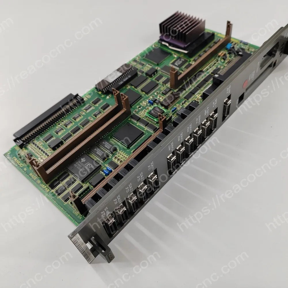 Connector close-up on FANUC A16B-3200-0270 main CPU board