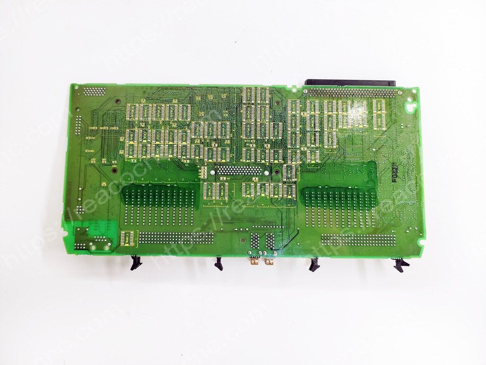Back side of FANUC A16B-3200-0500 CNC I/O control board