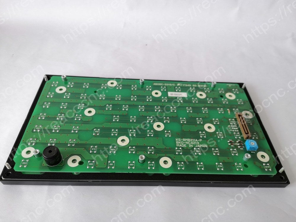 M80 keyboard Back View
