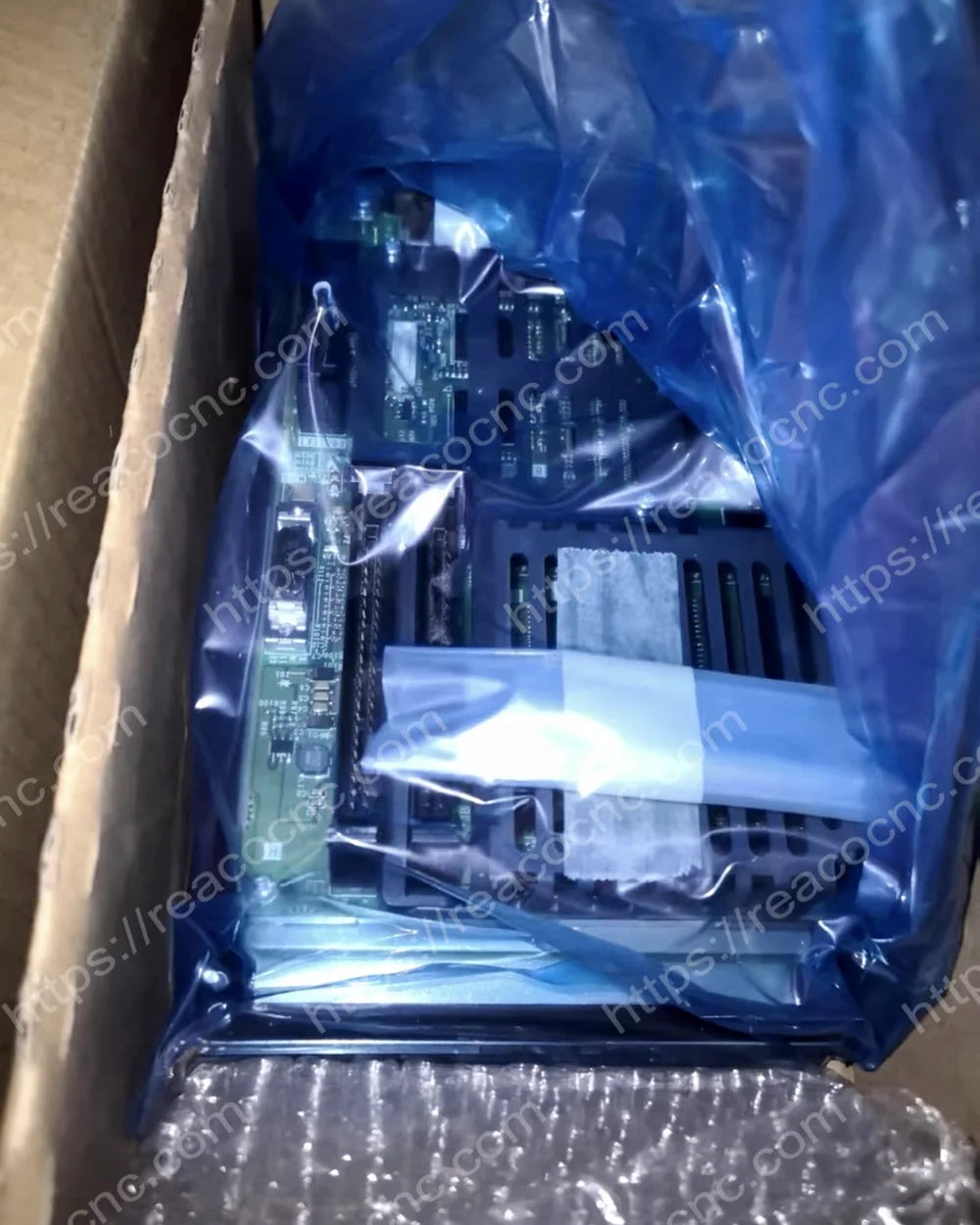 FCU8-KB046 / FCU8-DX750 Mitsubishi product securely packed for international delivery