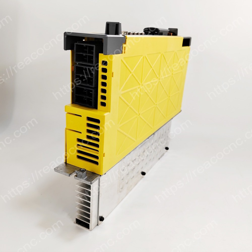 Side view of A06B 6114 H304 Fanuc Alpha i triple axis servo drive