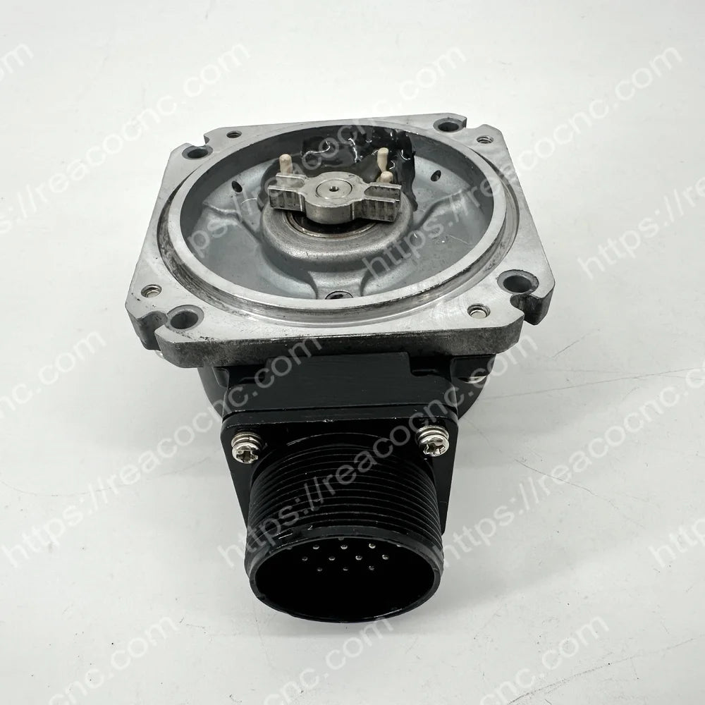 Mitsubishi OSA104S2 motor feedback connector interface